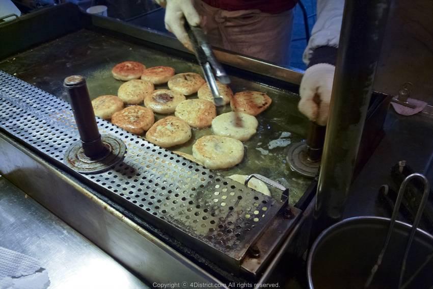 Ssiat Hotteok (씨앗호떡)