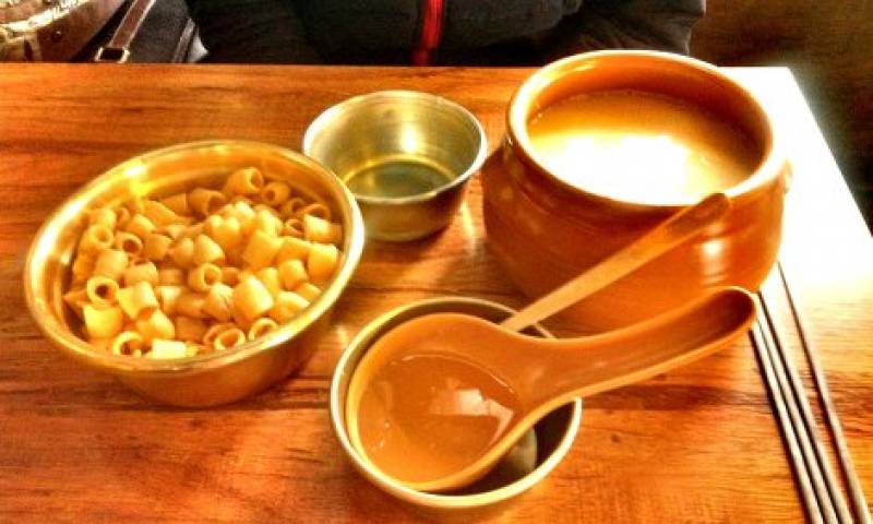 Honey in the briquette 연탄에 꿀통