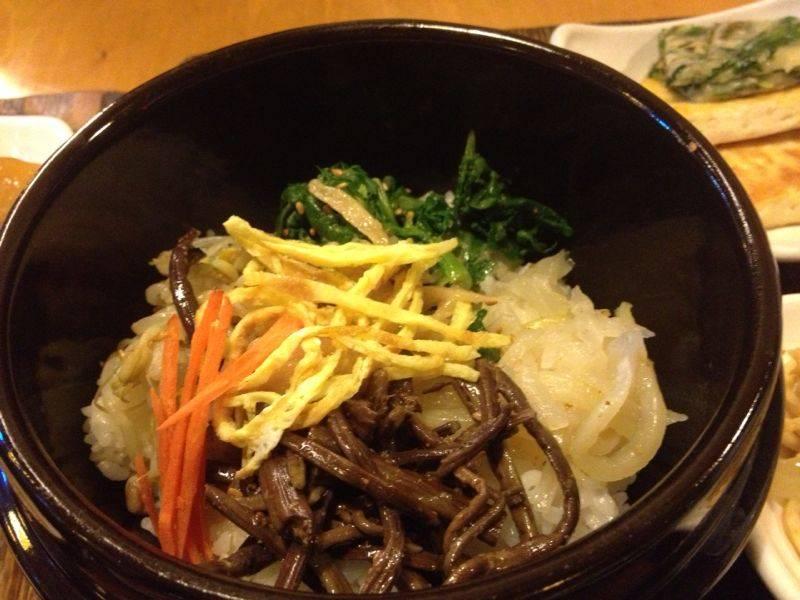 Greens. Eat. Gom 나물 먹는 곰