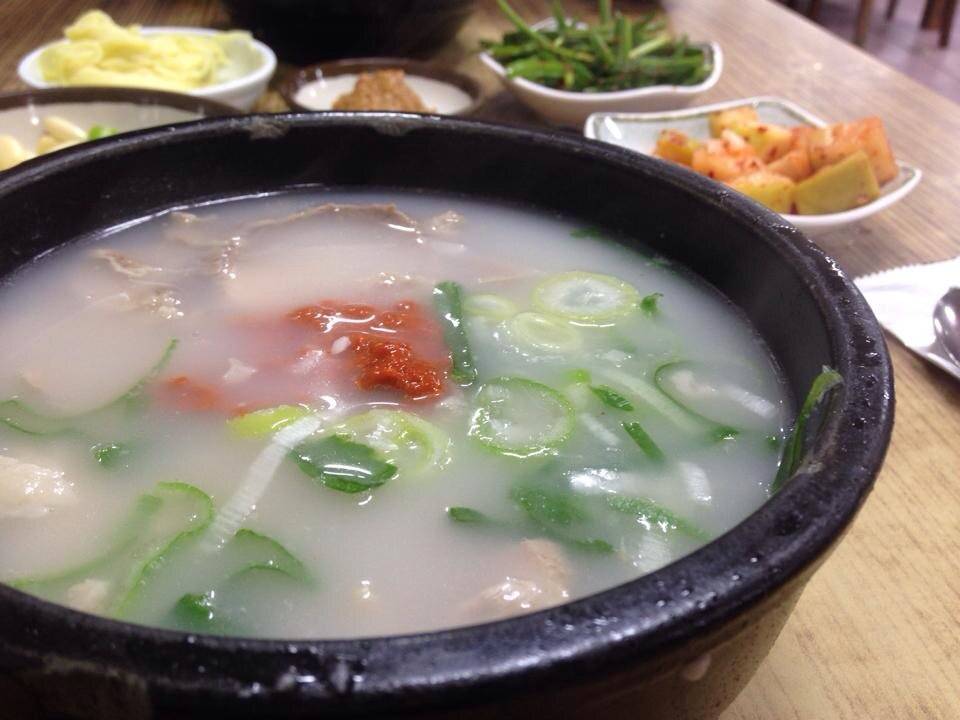 Twin Pork Soup (쌍둥이 돼지국밥)