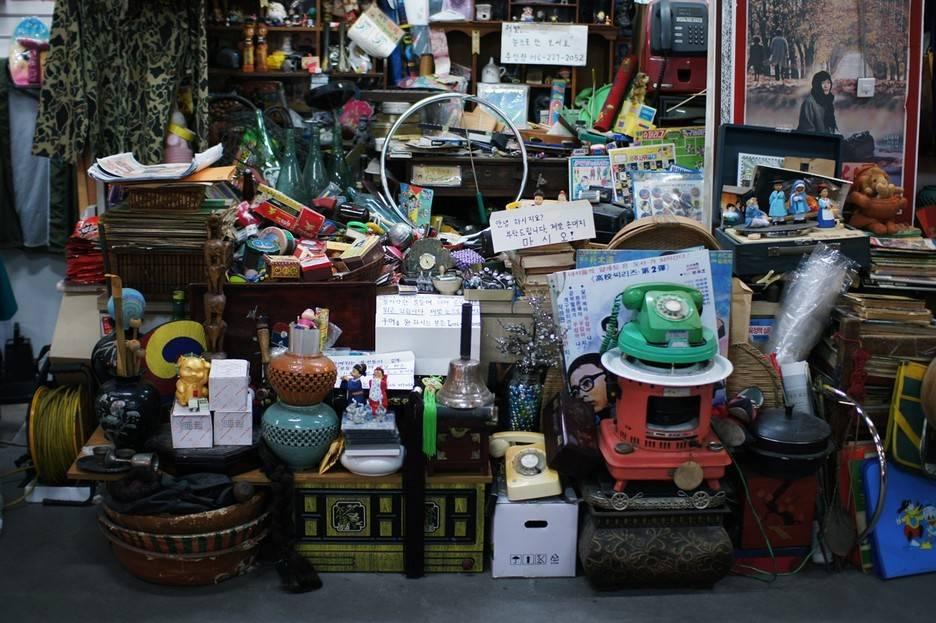Hwanghak-dong Flea Market 황학동 벼룩시장