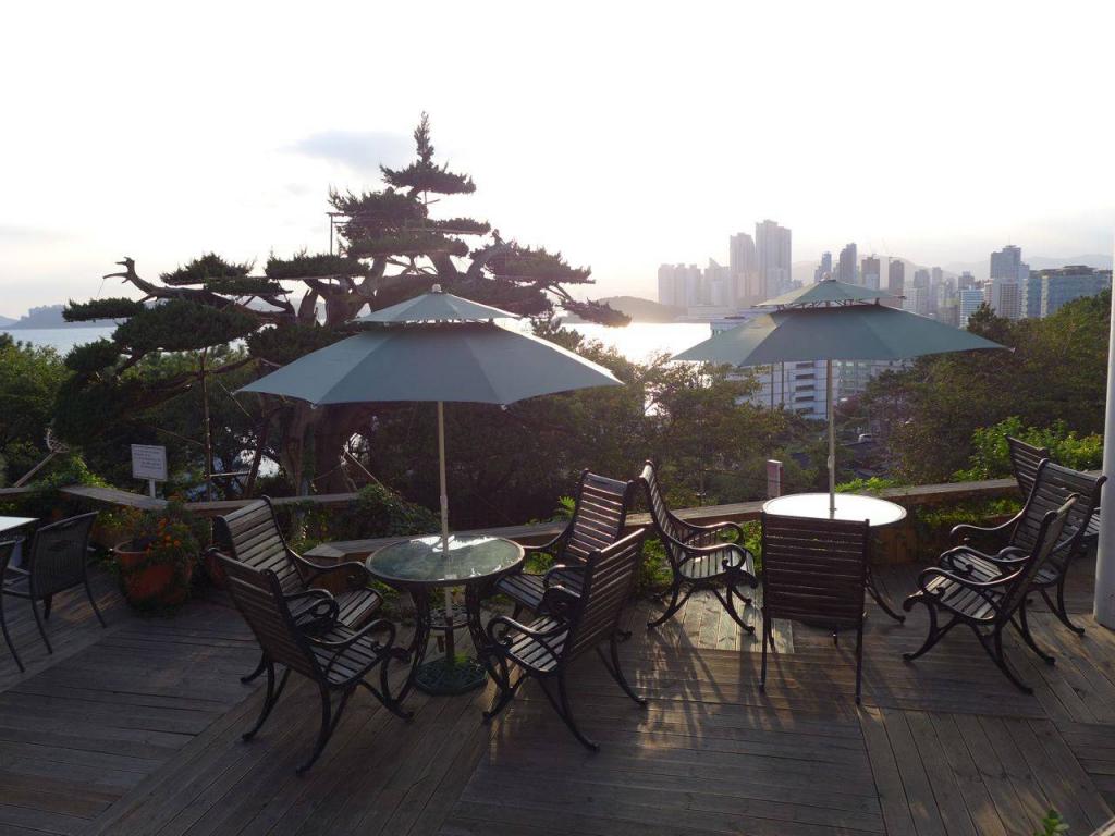 The Hill House (언덕위의 집, Unduk weeui jib)