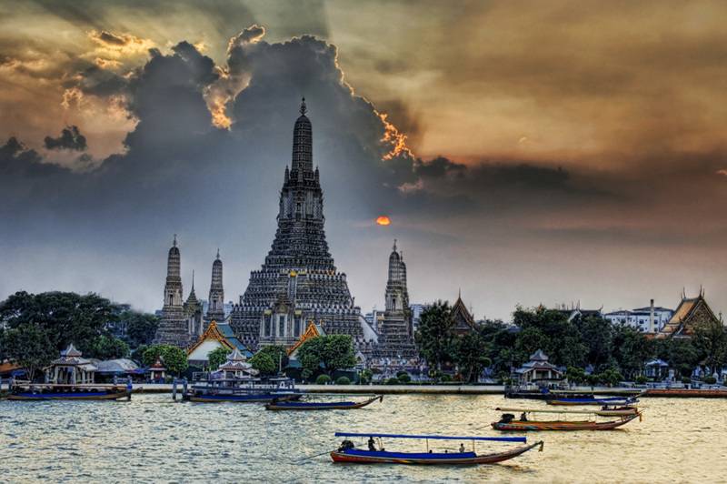 Wat Arun (Temple of Dawn)
