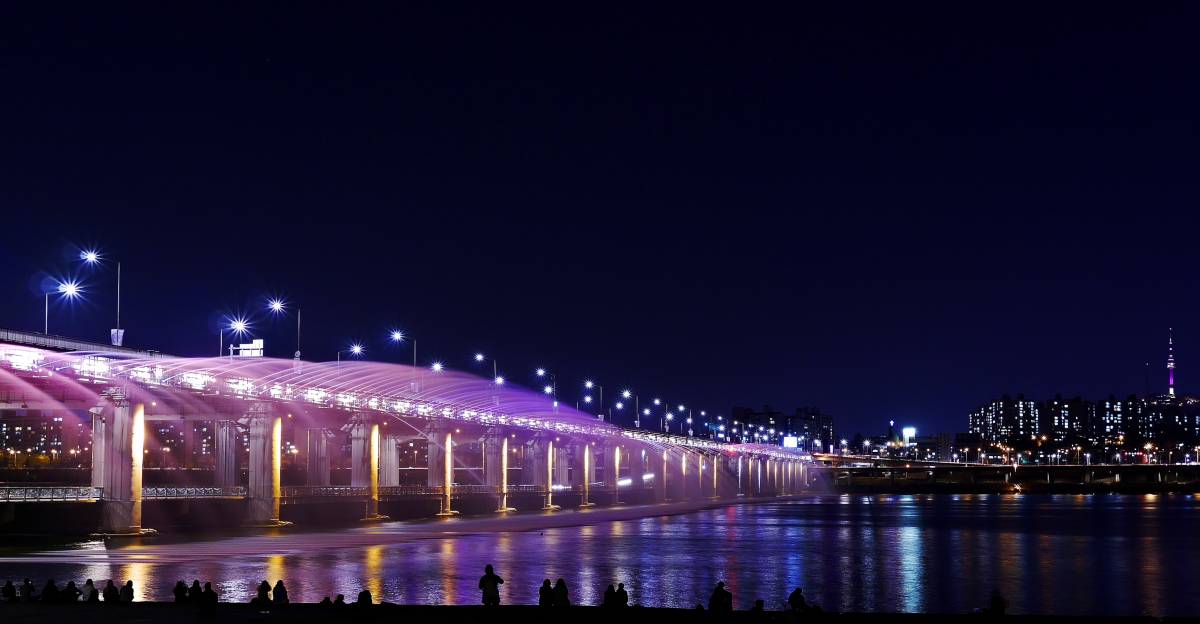 Banpo Bridge Rainbow Fountain 반포대교 무지개 분수