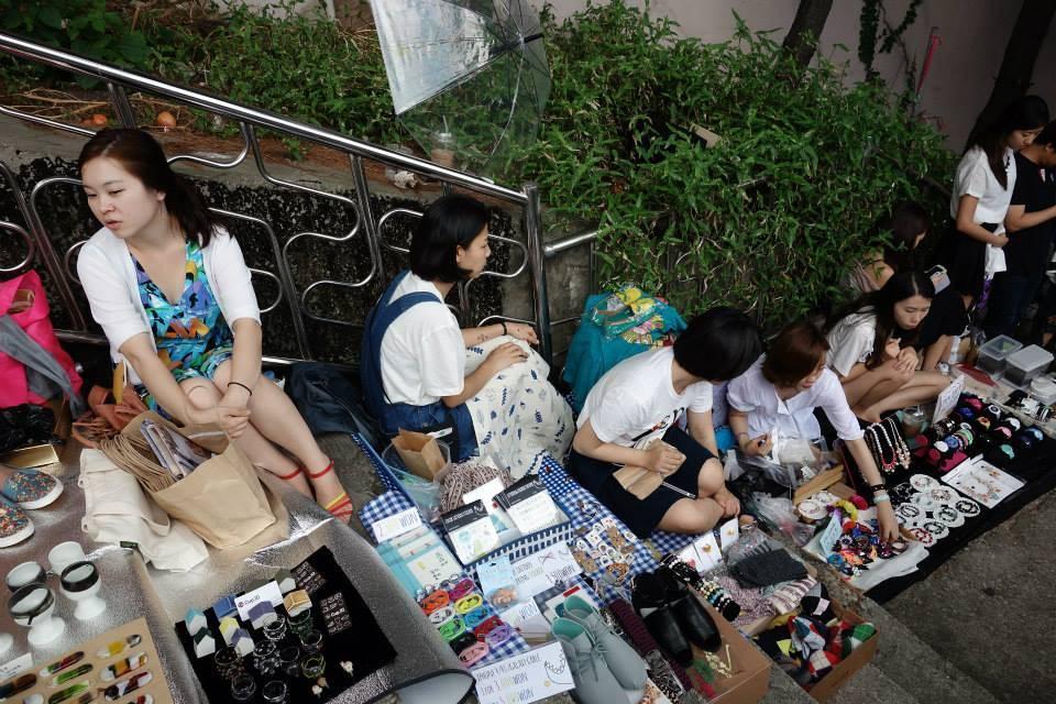Itaewon Stairway Flea Market 이태원 계단장