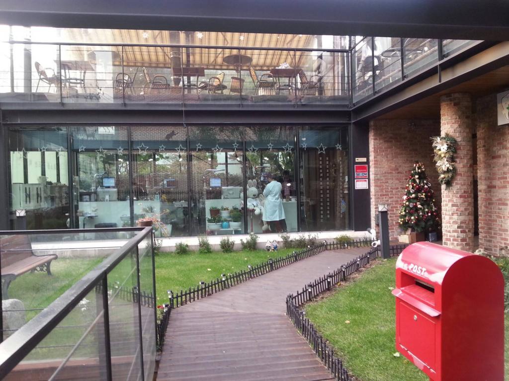 Cafe Inu 카페 이누