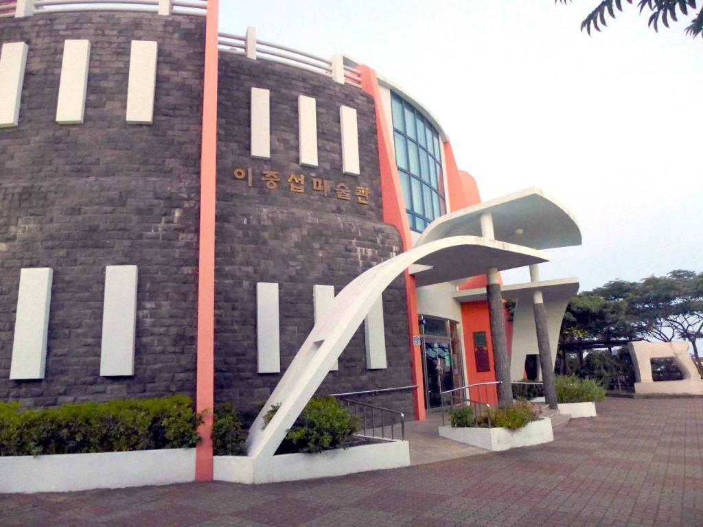 Lee Jung Seop Gallery (이중섭 미술관)  