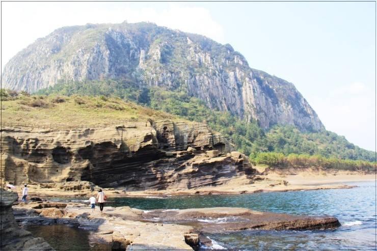Yongmeori Seashore 용머리해안