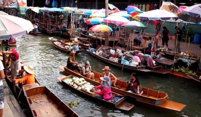 Damnoen Saduak Floating Market