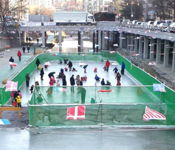 Dorimcheon Children's Ice Sledding Rink 도림천 얼음 썰매장