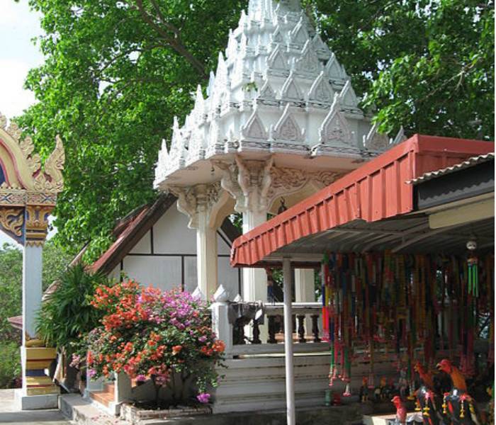 Khao Phra Tamnak (Wat Khao Phra Bat)